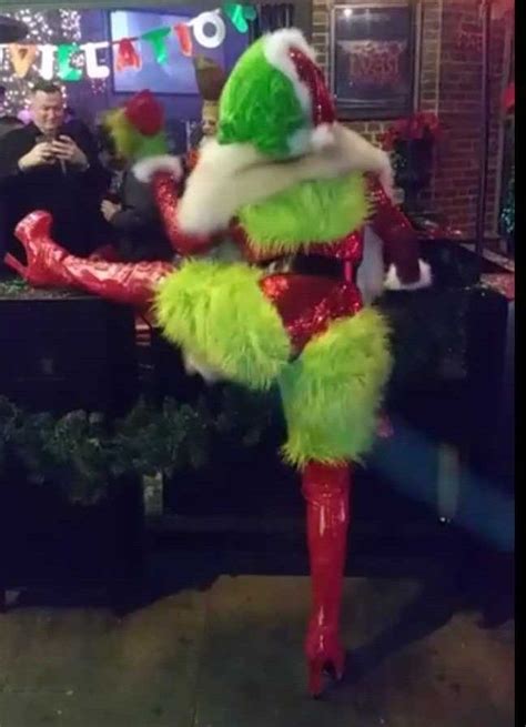 Female grinch cosplay | Funny christmas wallpaper, Memes, Very funny pictures