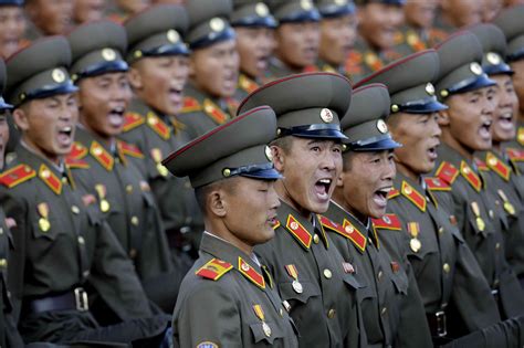 Spectaculaire parade militaire à Pyongyang