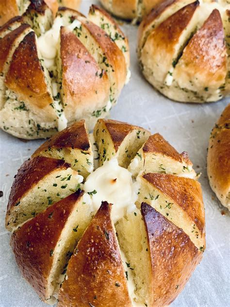 [homemade] Korean Cream Cheese Garlic Bread : r/food