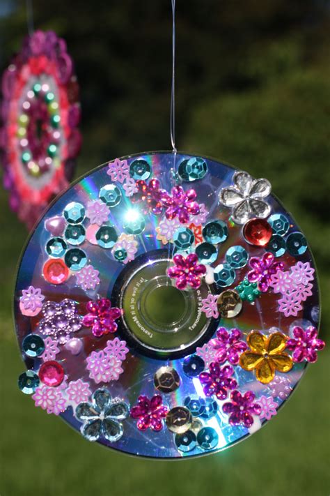 CD WIND SPINNERS: Turn your old, scratched cds and dvds into gorgeous ...