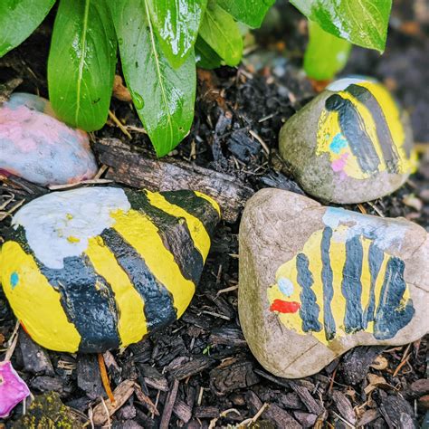 Bumble Bee Painted Rock Craft | Painting Bee Rocks - Bunny's Garden