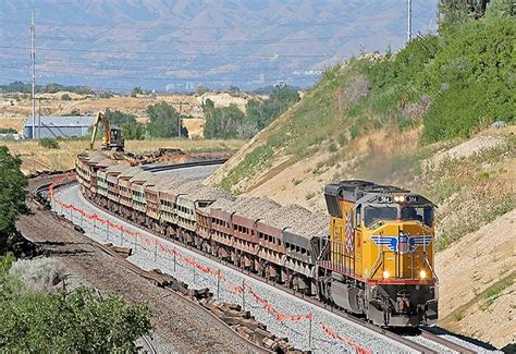 UP: What Is a Gondola Rail Car?