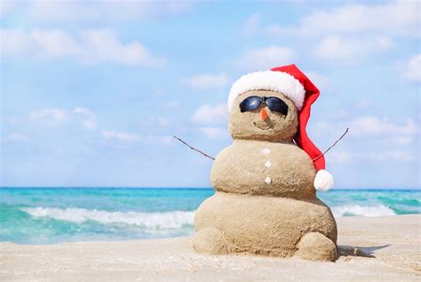 snowman-made-of-sand – Cancun Studios Photographers