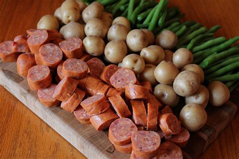 Polish sausages with potatoes and green beans-HERO - Evergood Foods