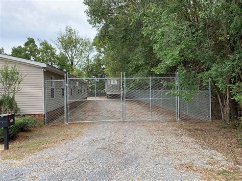 Barbed Wire Fence Installation Near Montgomery, AL - Master Fence - Pro ...