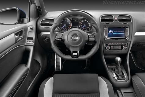 Volkswagen Golf R High Resolution Image (6 of 6)