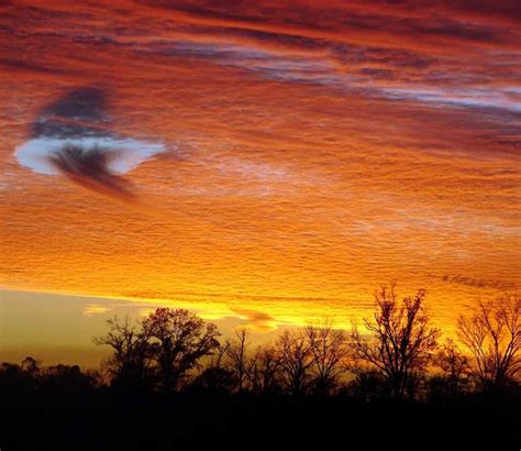 Hole Punch Clouds - Fallstreak Holes - Crystalinks