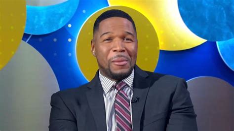 GMA's Michael Strahan's awkward act caught on camera as show returns from commercial- and Robin ...