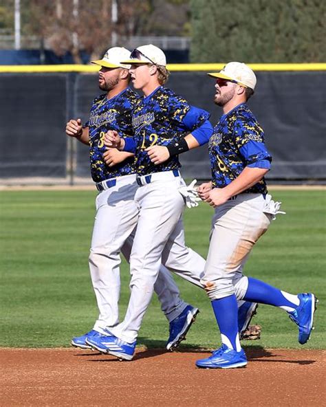 CSU Bakersfield Baseball Team During First Day of Practice. | Photo Gallery | bakersfield.com