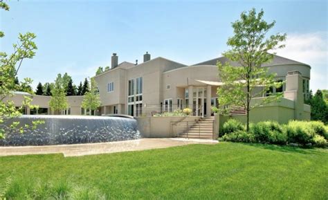 Inside Michael Jordan's Luxurious Mansion in Chicago | Founterior