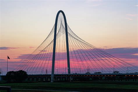 Margaret Hunt Hill bridge in Dallas, TX with a purple sunset ...