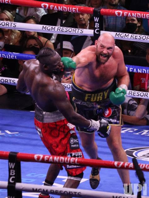 Photo: Tyson Fury vs Deontay Wilder III Fight - LAV2021100926 - UPI.com