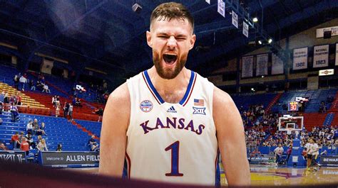 Kansas basketball's Hunter Dickinson teases another season with Jayhawks