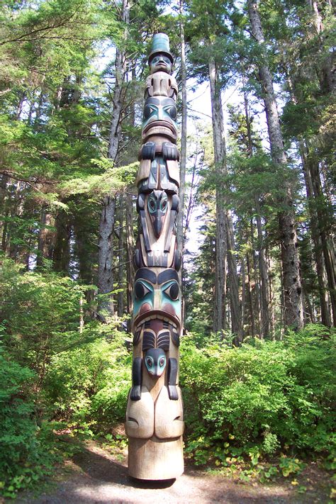 Archivo:Native Alaskan Totem Pole.JPG - Wikipedia, la enciclopedia libre