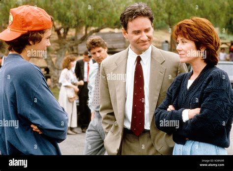 GRAND CANYON KEVIN KLINE , MARY McDONNELL (right) Date: 1991 Stock Photo - Alamy