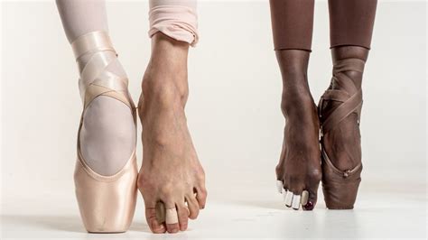 Las bailarinas deben ser elegantes y fuertes a la vez | Dancers feet, Ballet feet, Pointe shoes