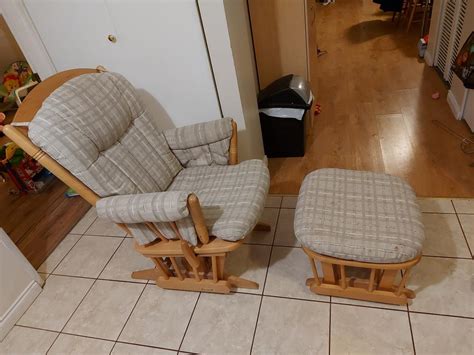 Rocking chair with ottoman Saanich, Victoria - MOBILE