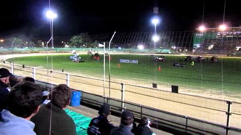 Sprint Car shoot out Palmerston North NZ Speedway 10/12/11 - YouTube