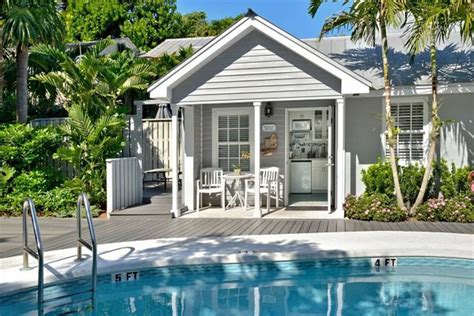 A 472-Square-Foot Florida Beach House Just Hit The Market For $4.5 Million | Beach cottage decor ...