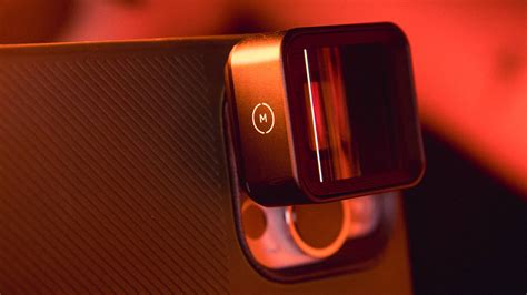 Moment Unveils The M-Series 1.55x Anamorphic Lens With Gold Flare For Smartphones - IMBOLDN