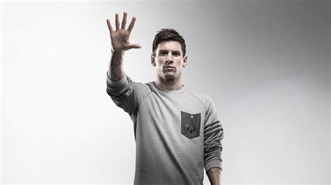 Football player, messi, five, 5K, Soccer, Spanish club, right, signaling, hand, 5K, Lionel Messi ...