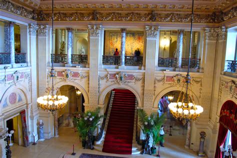 File:Breakers Great Hall.JPG - Wikimedia Commons