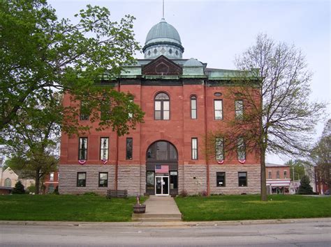 COUNTY COURTHOUSES: Menard County Court HousePetersburg, Illinois