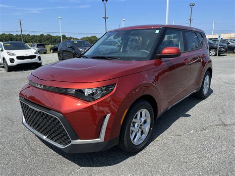 This Mars Orange 2023 Kia Soul LX with... - Felton Holly Kia