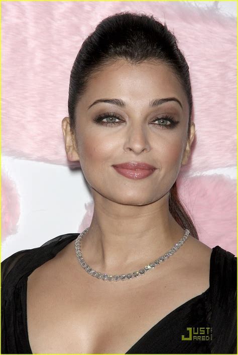 Aishwarya Rai Premieres Pink Panther 2: Photo 1700941 | Aishwarya Rai ...