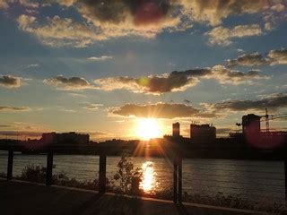 River Thames Sunset | Watching the sun going down behind the… | Flickr