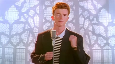 ¡Rickroll!: Rick Astley recrea el meme más famoso de internet