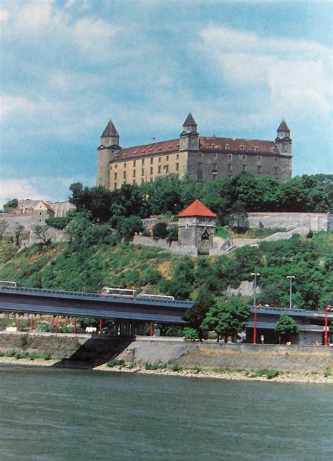 Bratislava Castle - Giant