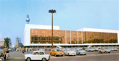 File:Palast der Republik DDR 1977.jpg - Wikipedia