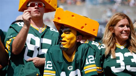 Why do Green Bay Packers fans wear cheese heads? | The US Sun