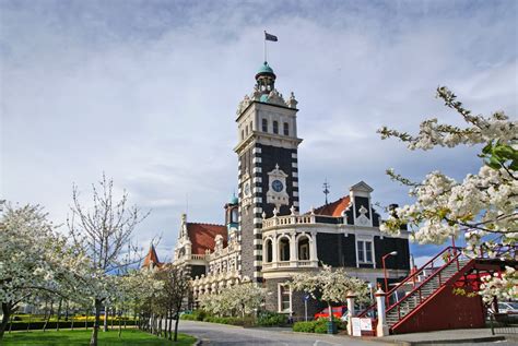 Dunedin Railway Station - Dunedin Tours