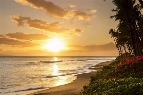 Beautiful Sunset on Kaanapali Beach in Maui Hawaii | Maxine Drake