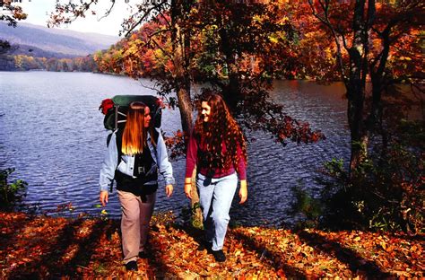 Autumn Hikes: Tips To Enjoy Hiking In The Fall | Travel Hacks Guide