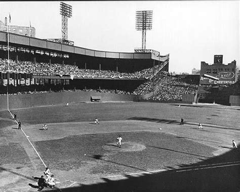 Joe DiMaggio hitting a home run, 1951 World Series at the Polo Grounds. | Polo grounds, Baseball ...