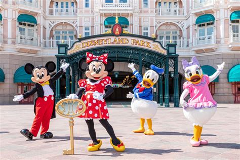 Disneyland Paris Cast Member Fired For Refusing To Put Toppings On A Waffle? - MickeyBlog.com