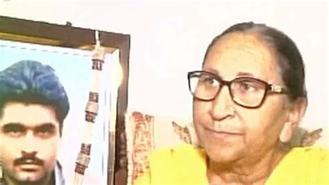 Dalbir Kaur, sister of Sarabjit Singh who died in Pakistan jail, passes away | Latest News India ...