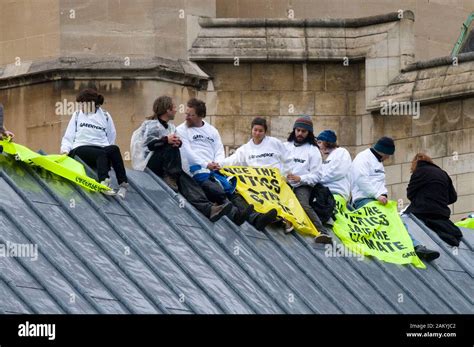 Greenpeace climate change protestors demonstrate on the roof at the ...