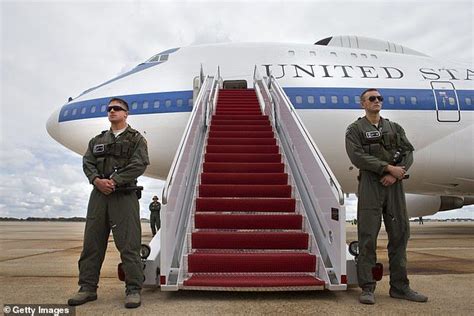 Crew members give insight into the US Air Force's 'Doomsday planes' | Air force, Crew members ...