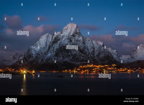 Reine Lofoten Islands Norway Winter Sunset Stock Photo: 150029115 - Alamy