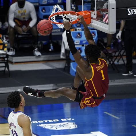 Evan Mobley, No. 6 USC Dominate No. 3 Kansas; Will Face Oregon in Sweet ...