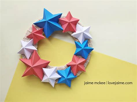 How to Make a 3D Paper Star Wreath