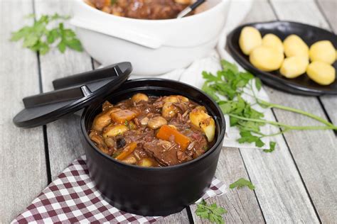 Boeuf Bourguignon - Classic French Beef Stew Recipe