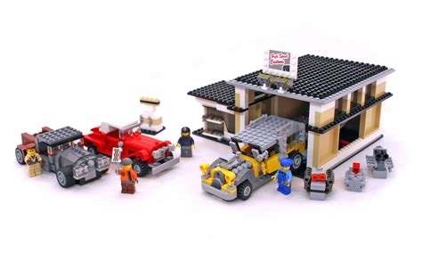 Custom Car Garage - LEGO set #10200-1 (Building Sets > City > World City)