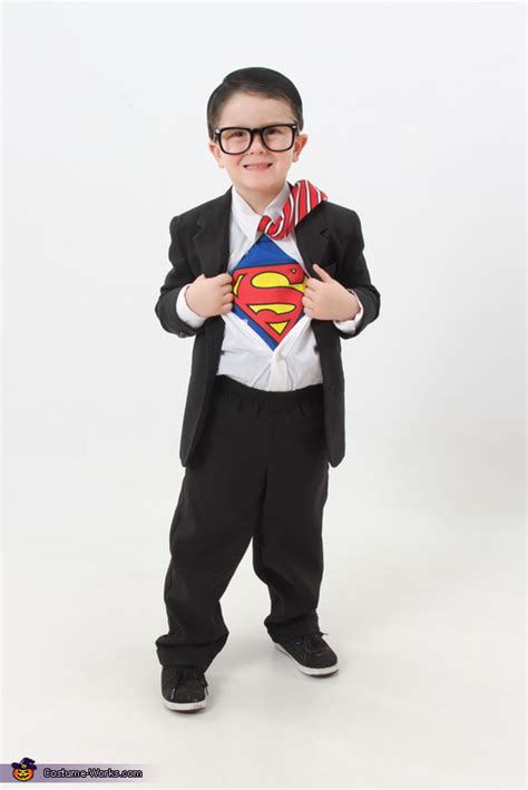 Clark Kent - Halloween Costume Idea for Boys - Photo 3/5