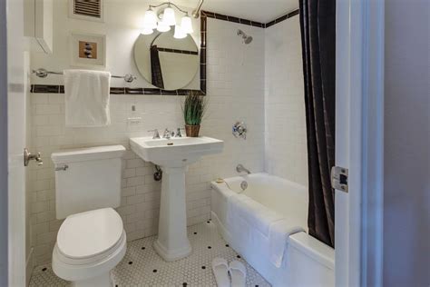 Maximize Your Space with This Small Bathroom 5x6 Layout with Shower – See How!