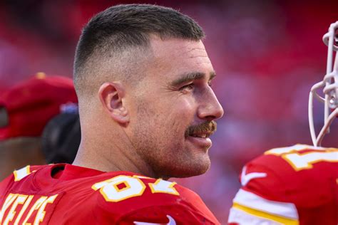 NFL star Travis Kelce stars in new Pfizer ad for COVID vaccine - Washington Examiner